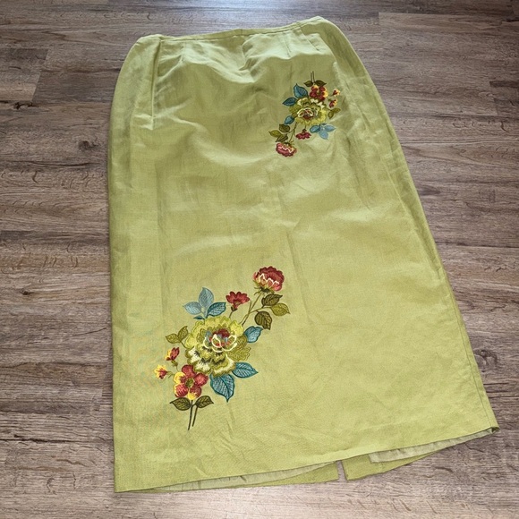 Plaza South • VTG Linen Blend Floral Embroidered Maxi Skirt - Picture 2 of 9